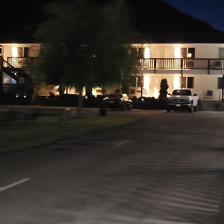 Elks Motel Keremeos Bagian luar foto