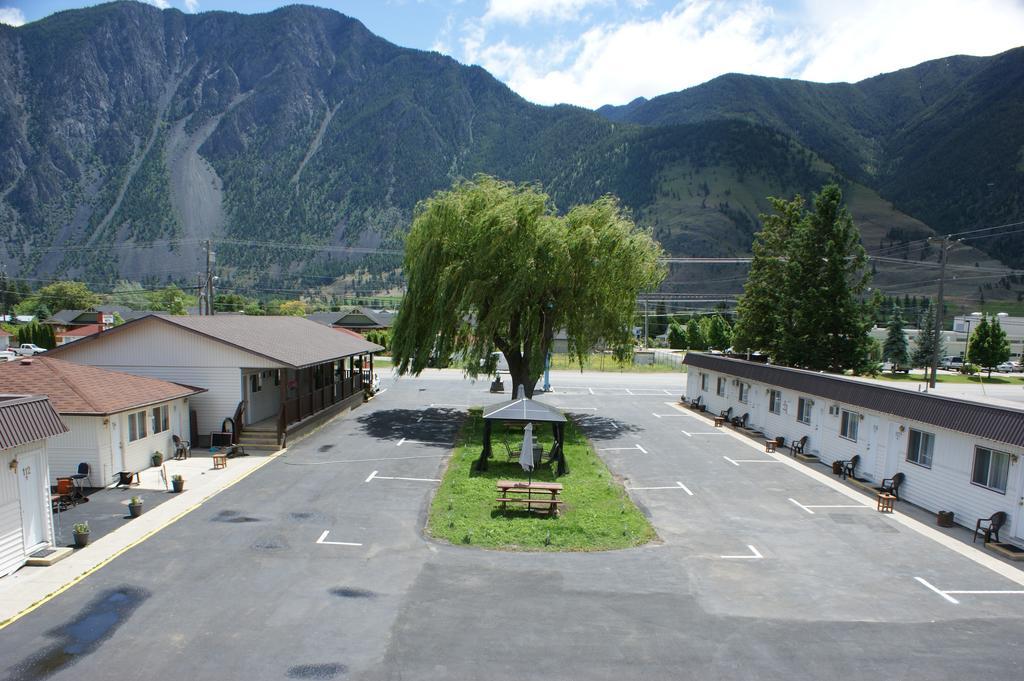 Elks Motel Keremeos Bagian luar foto