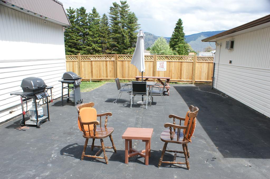 Elks Motel Keremeos Bagian luar foto
