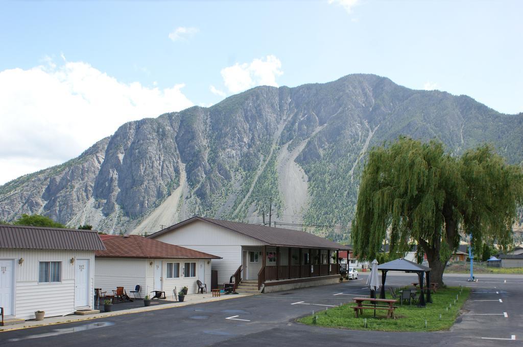 Elks Motel Keremeos Bagian luar foto