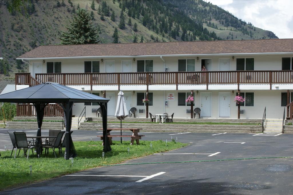 Elks Motel Keremeos Bagian luar foto